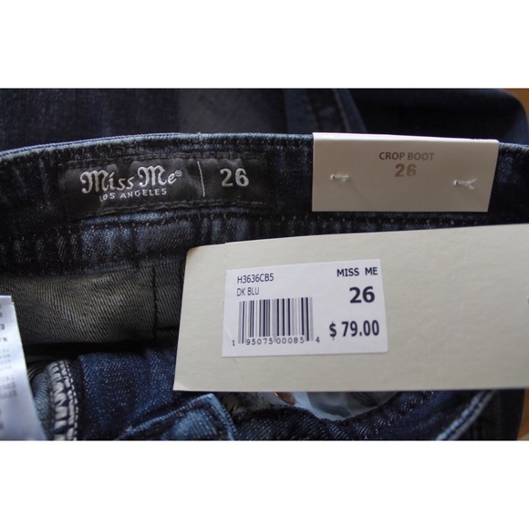 Miss Me Jeans NWT High Rise Cropped Boot with Flared Open Hems 26 2 Bling - Picture 10 of 12